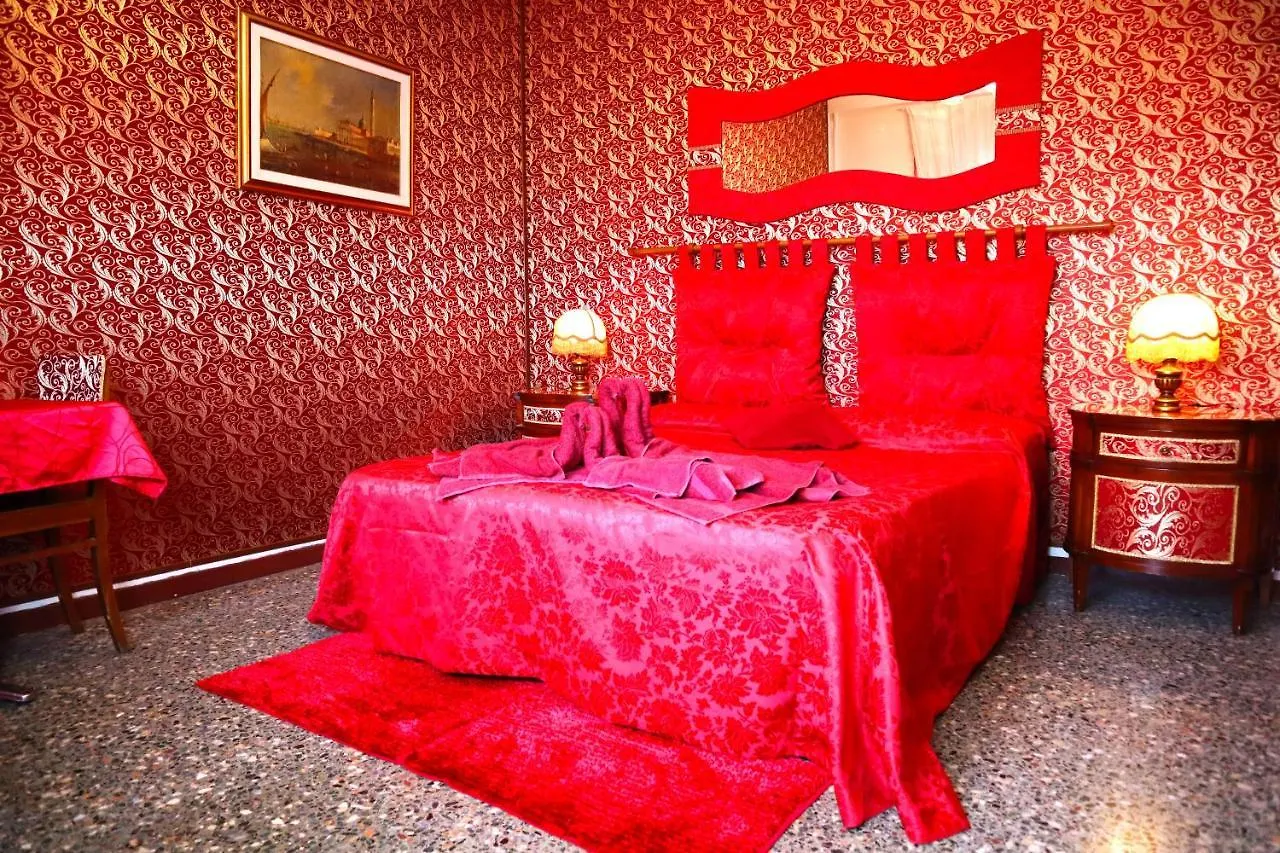 Venice Rainbow Apartment San Marco 3*,  Italia